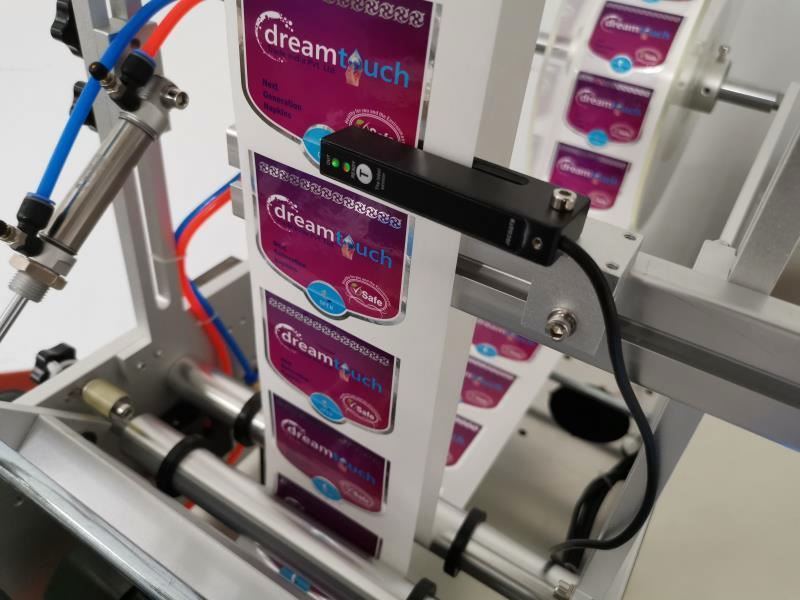 カウンター付き卸売ウォータープラスチックボトルラベルステッカー卓上両面丸ボトルラベリングマシン